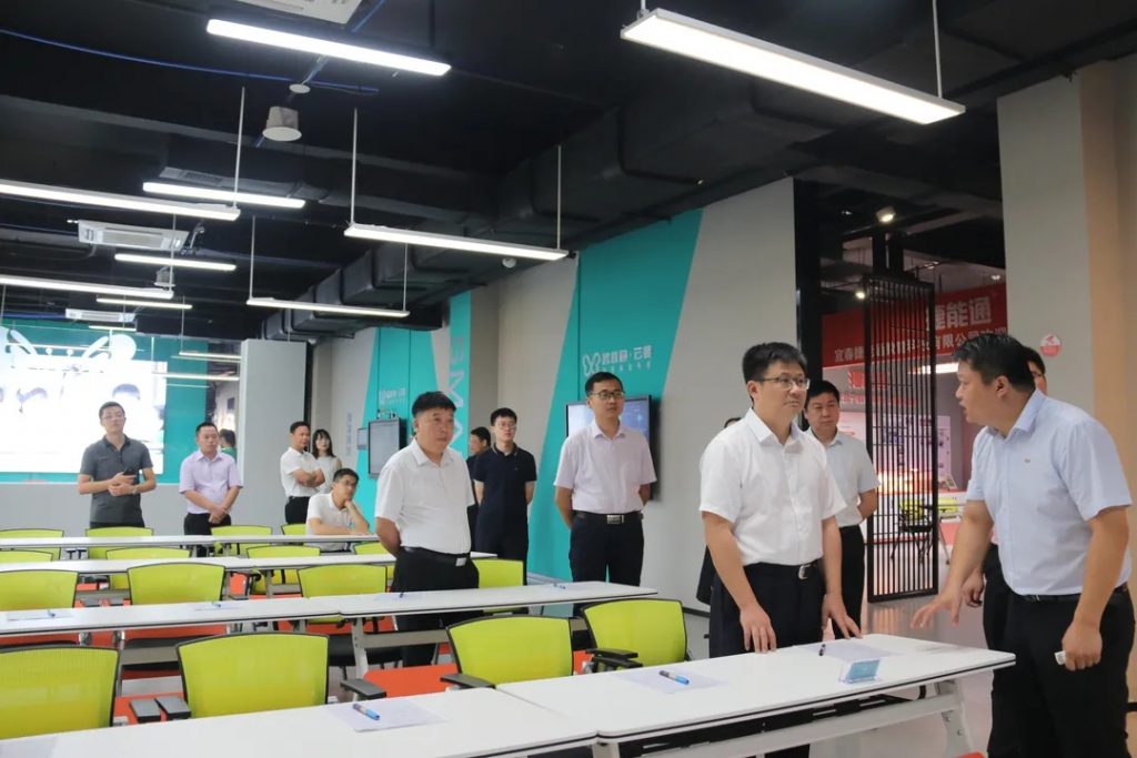 豐城市委副書記、代市長張書基調(diào)研中部教裝城數(shù)字經(jīng)濟(jì)產(chǎn)業(yè)