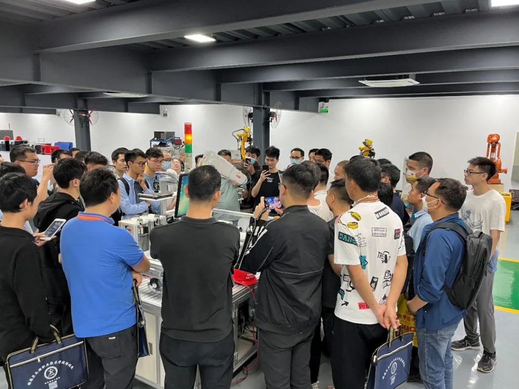 匠培灣區(qū)青年 設計城聚力政校企 樹典范